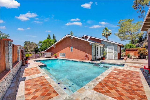 1026 Arnold Way, Alpine, CA 91901
