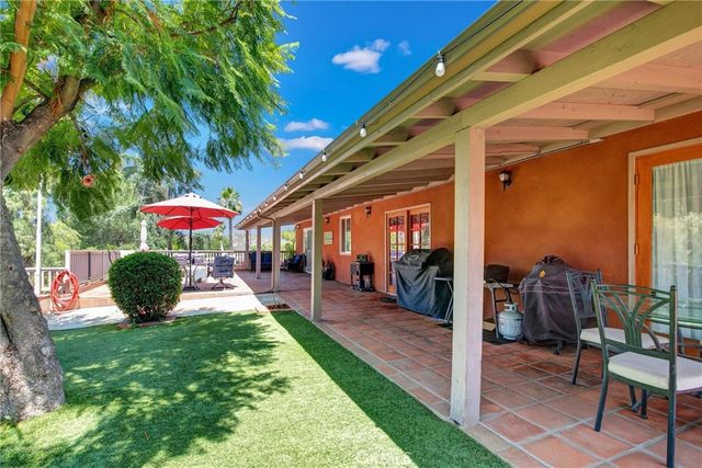 1026 Arnold Way, Alpine, CA 91901