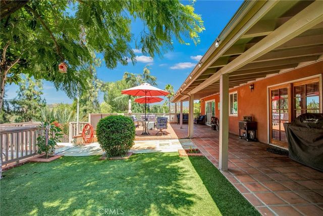 1026 Arnold Way, Alpine, CA 91901