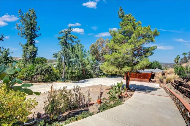 1026 Arnold Way, Alpine, CA 91901