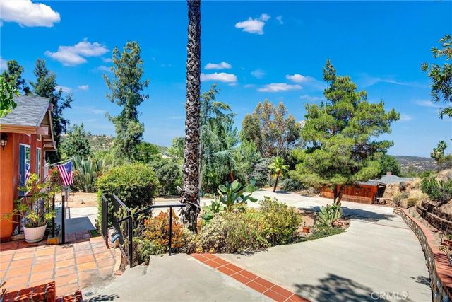 1026 Arnold Way, Alpine, CA 91901