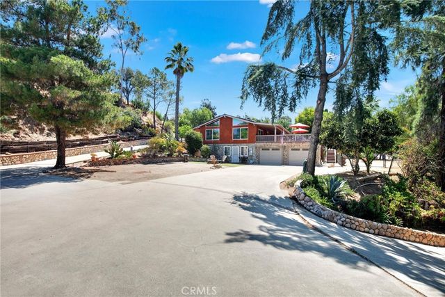 1026 Arnold Way, Alpine, CA 91901