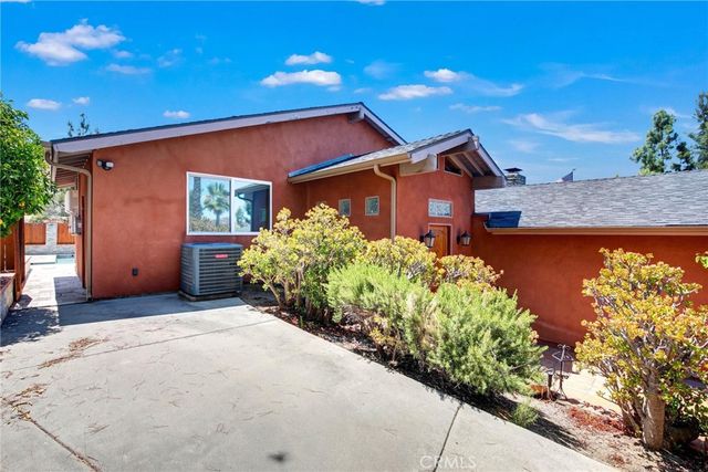 1026 Arnold Way, Alpine, CA 91901