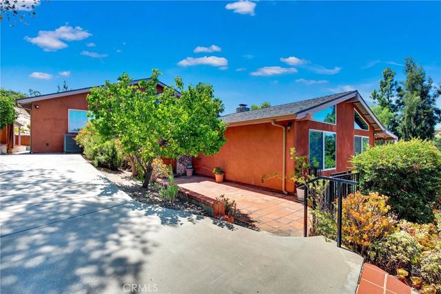 1026 Arnold Way, Alpine, CA 91901