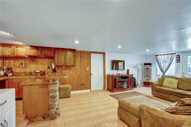 1026 Arnold Way, Alpine, CA 91901