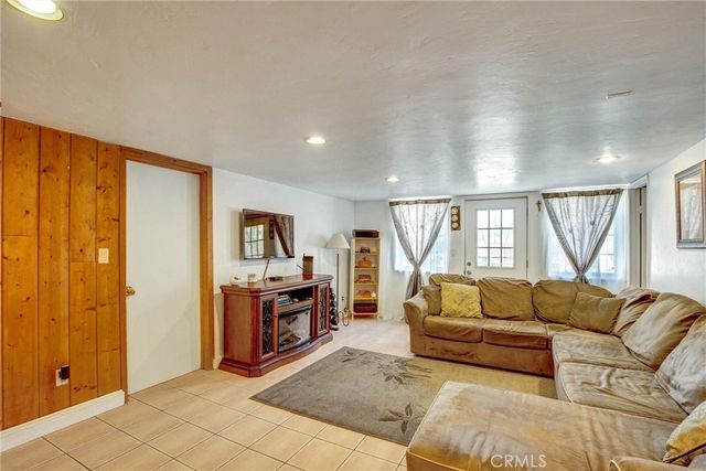 1026 Arnold Way, Alpine, CA 91901