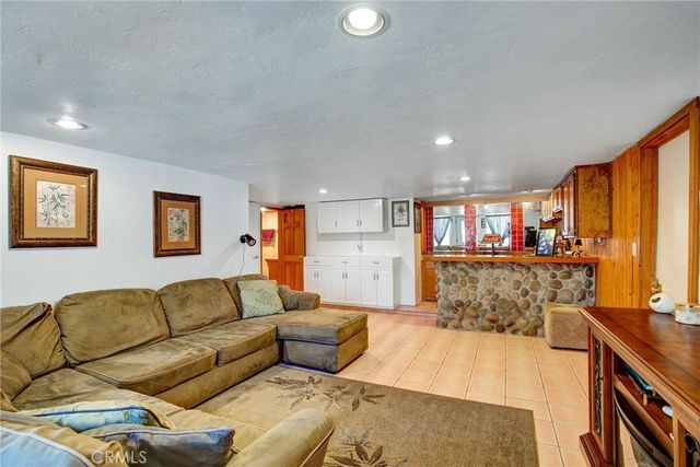1026 Arnold Way, Alpine, CA 91901