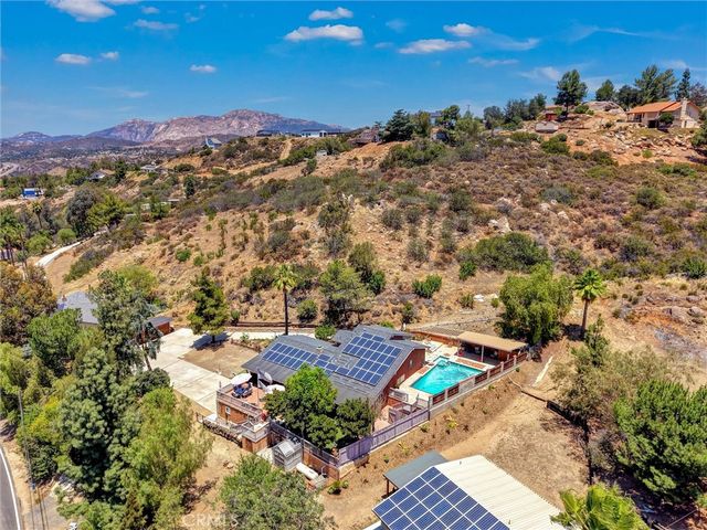 1026 Arnold Way, Alpine, CA 91901