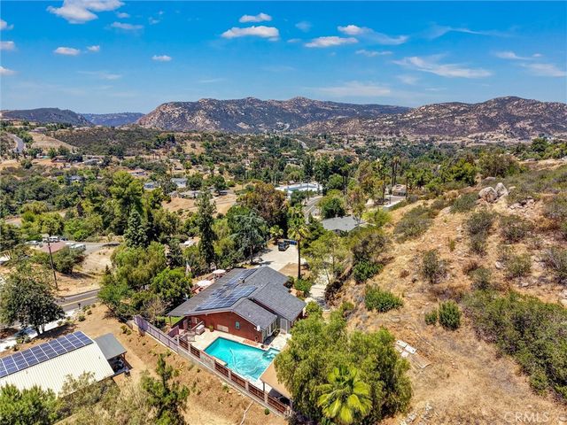 1026 Arnold Way, Alpine, CA 91901