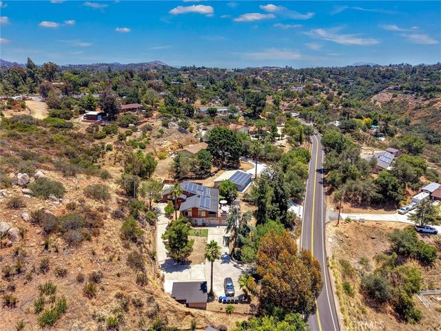 1026 Arnold Way, Alpine, CA 91901