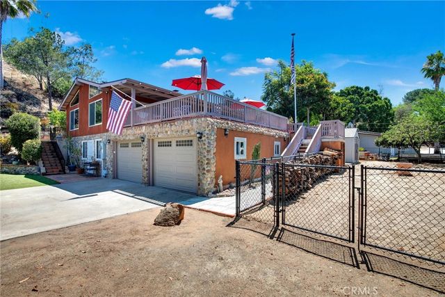 1026 Arnold Way, Alpine, CA 91901