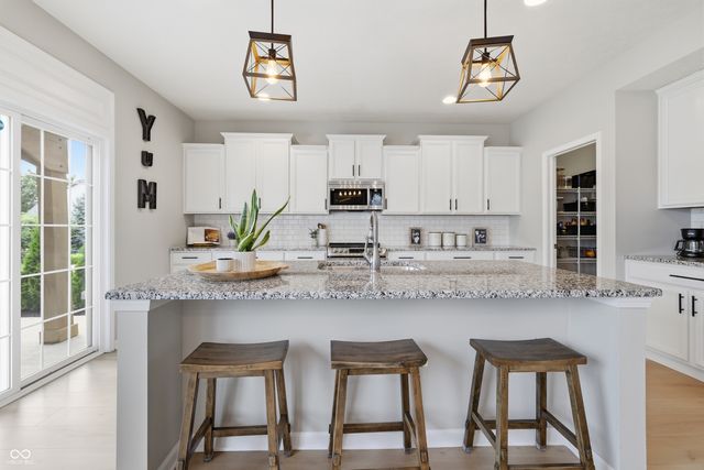 2373 Somerset Circle, Franklin, IN 46131