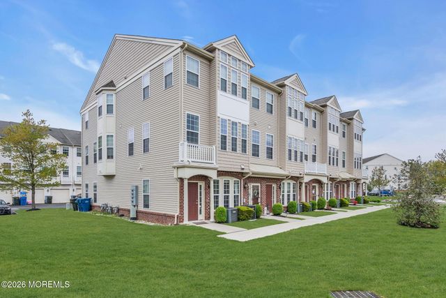 18 Jake Drive, Tinton Falls, NJ 07712