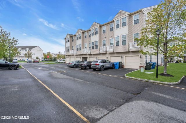 18 Jake Drive, Tinton Falls, NJ 07712