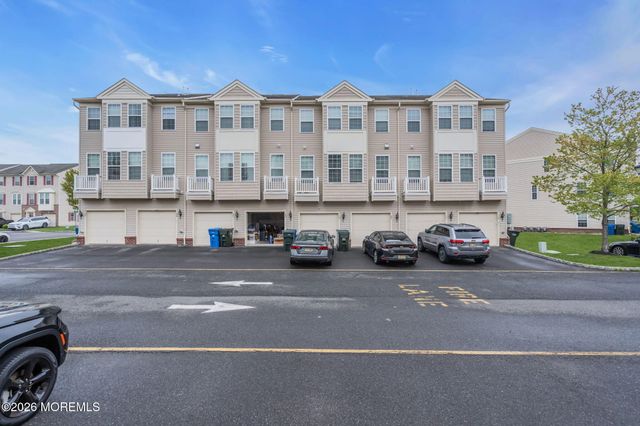 18 Jake Drive, Tinton Falls, NJ 07712