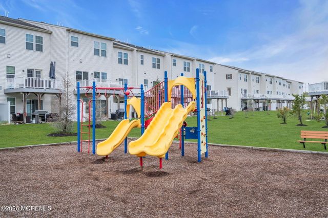 18 Jake Drive, Tinton Falls, NJ 07712