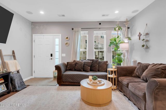 18 Jake Drive, Tinton Falls, NJ 07712