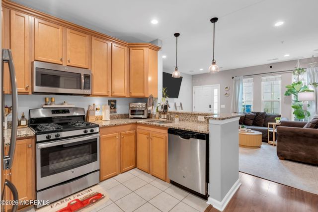18 Jake Drive, Tinton Falls, NJ 07712