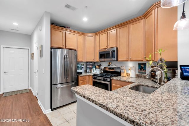 18 Jake Drive, Tinton Falls, NJ 07712