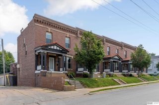 811 S 33rd Street, Omaha, NE 68105