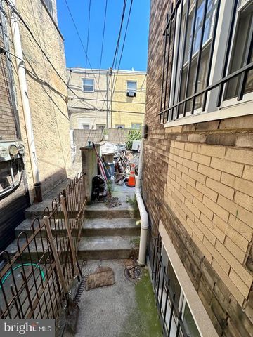 2525 S BROAD ST, Philadelphia, PA 19148