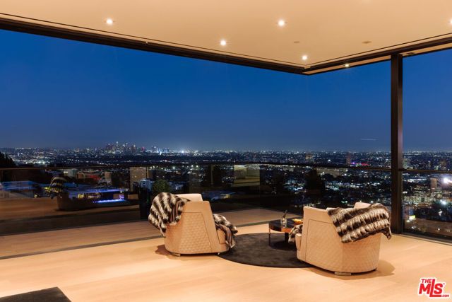 9199 Thrasher Avenue, Los Angeles, CA 90069