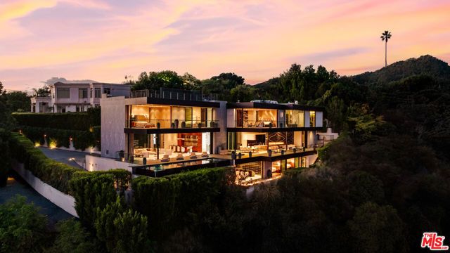 9199 Thrasher Avenue, Los Angeles, CA 90069