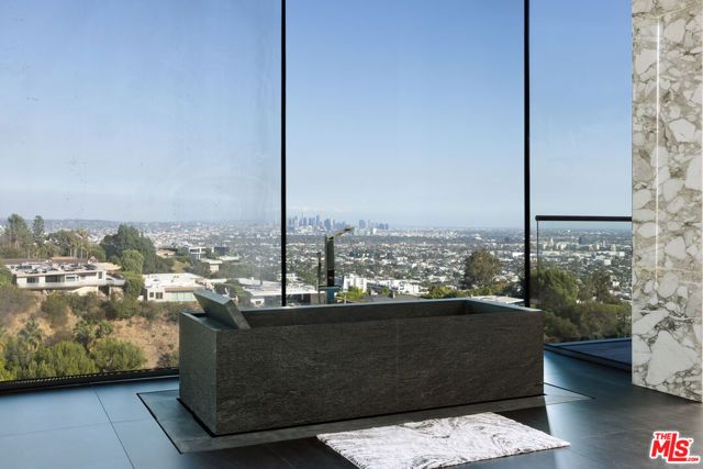 9199 Thrasher Avenue, Los Angeles, CA 90069