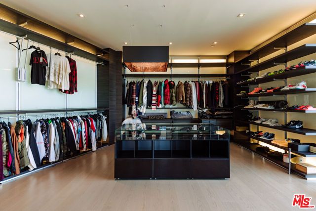 9199 Thrasher Avenue, Los Angeles, CA 90069