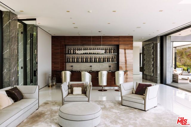 9199 Thrasher Avenue, Los Angeles, CA 90069