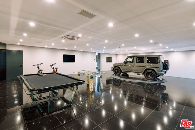 9199 Thrasher Avenue, Los Angeles, CA 90069