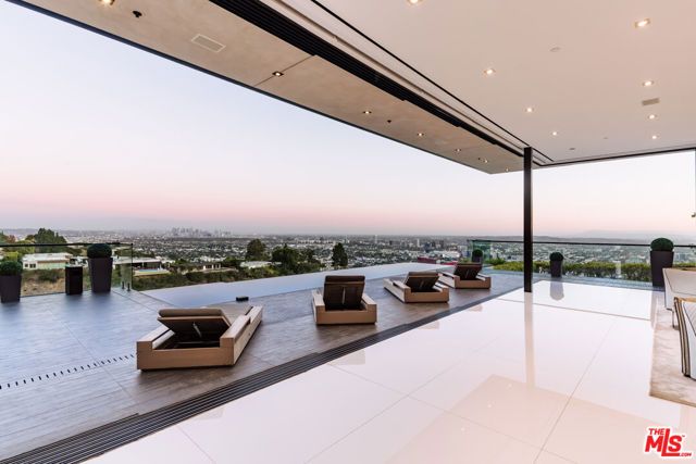 9199 Thrasher Avenue, Los Angeles, CA 90069
