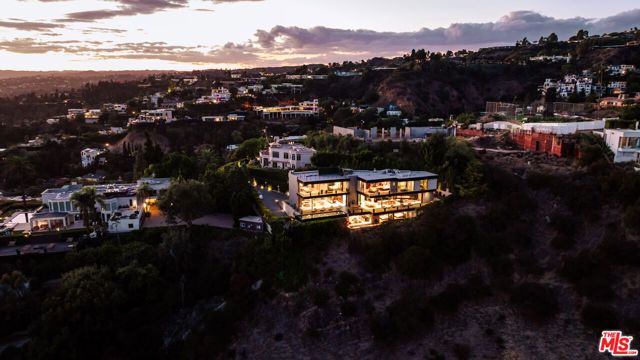 9199 Thrasher Avenue, Los Angeles, CA 90069
