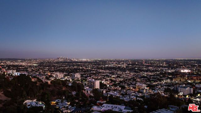 9199 Thrasher Avenue, Los Angeles, CA 90069