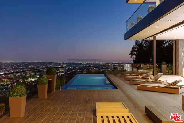 9199 Thrasher Avenue, Los Angeles, CA 90069