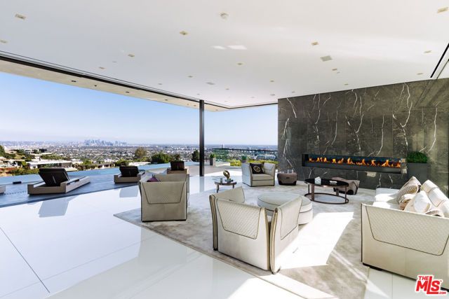 9199 Thrasher Avenue, Los Angeles, CA 90069