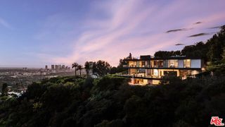 9199 Thrasher Avenue, Los Angeles, CA 90069