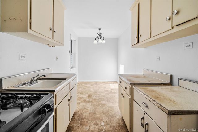 7445 Yellowstone Boulevard 6F, Rego Park, NY 11374