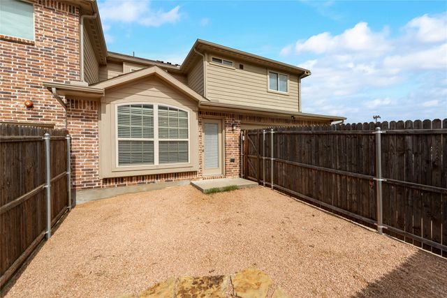 833 Ben Lane, Lewisville, TX 75056