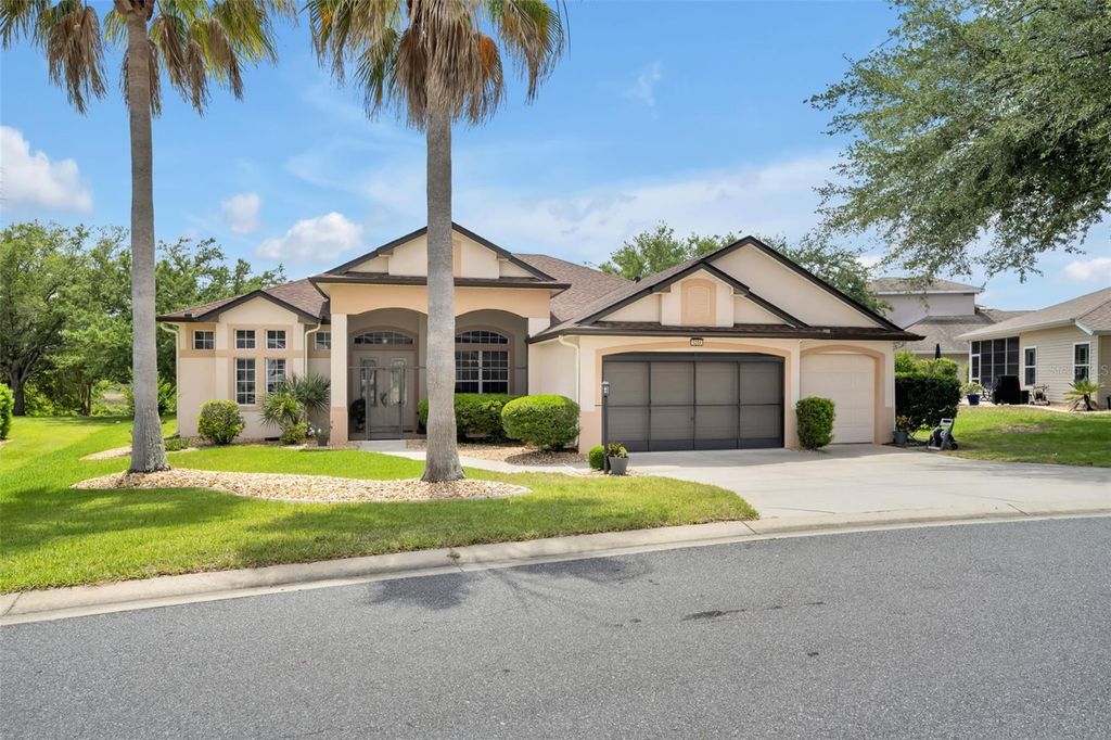 Image 2 of property listing at 5204 SCOTLAND COURT, Leesburg, FL 34748