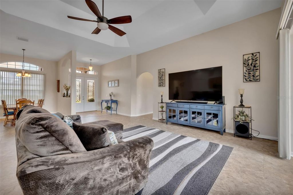 Image 11 of property listing at 5204 SCOTLAND COURT, Leesburg, FL 34748