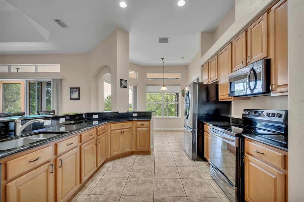 Image 18 of property listing at 5204 SCOTLAND COURT, Leesburg, FL 34748