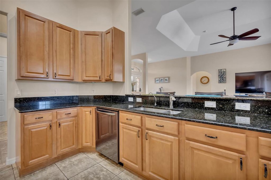 Image 20 of property listing at 5204 SCOTLAND COURT, Leesburg, FL 34748