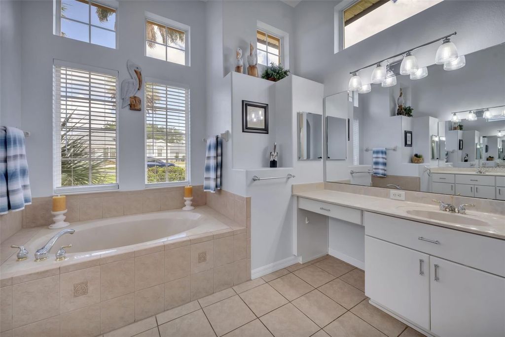 Image 28 of property listing at 5204 SCOTLAND COURT, Leesburg, FL 34748