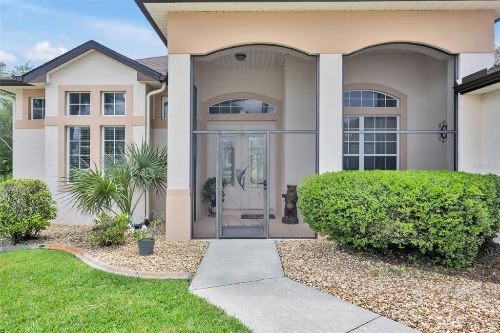 Image 4 of property listing at 5204 SCOTLAND COURT, Leesburg, FL 34748