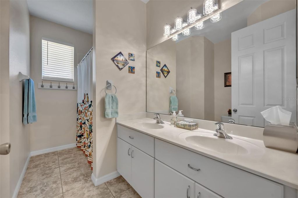 Image 33 of property listing at 5204 SCOTLAND COURT, Leesburg, FL 34748