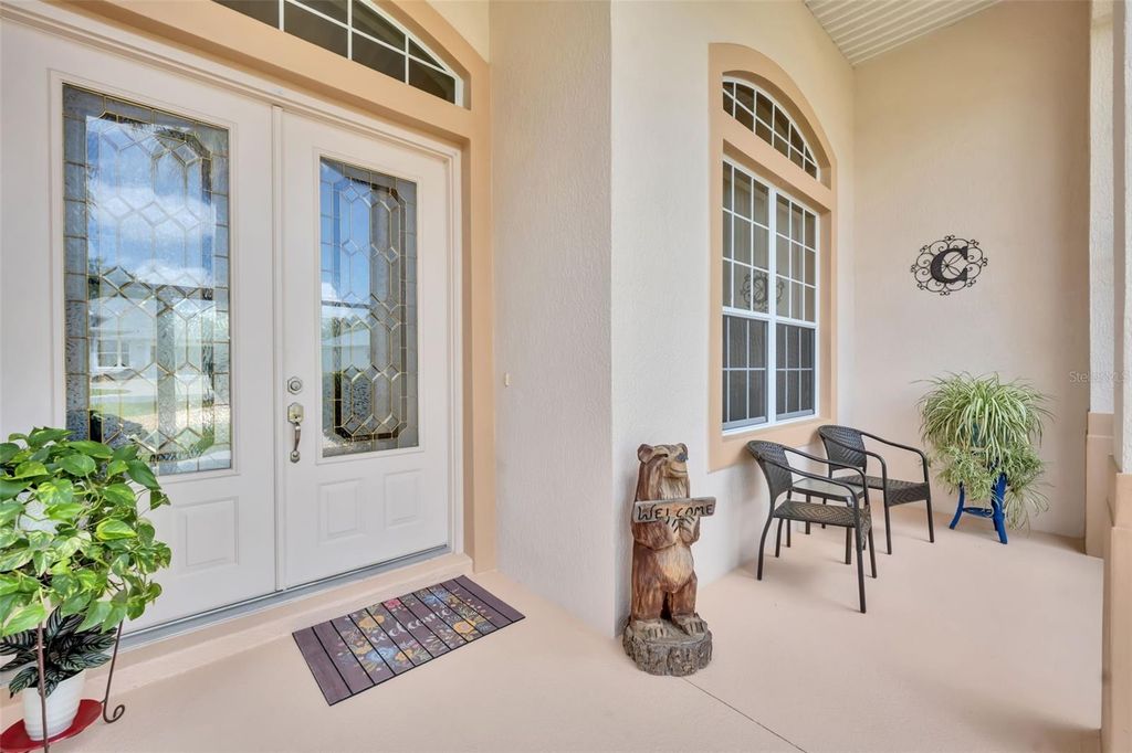 Image 5 of property listing at 5204 SCOTLAND COURT, Leesburg, FL 34748