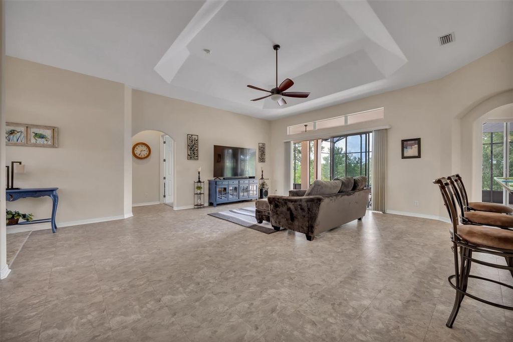 Image 7 of property listing at 5204 SCOTLAND COURT, Leesburg, FL 34748