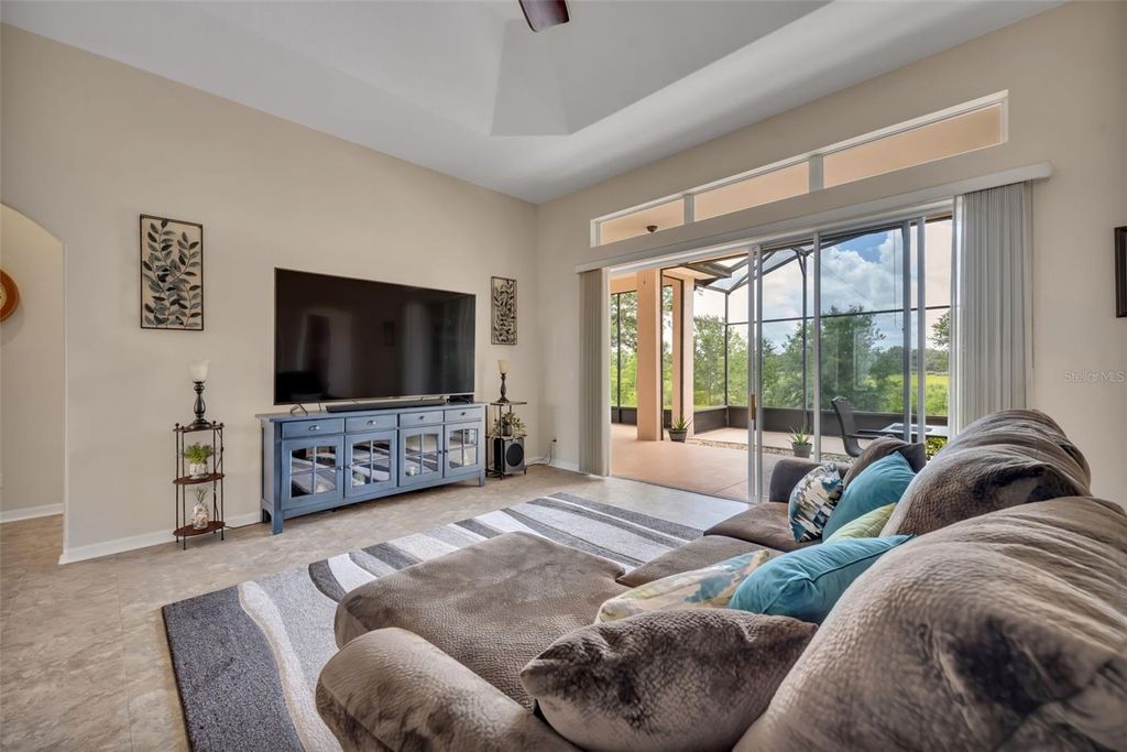 Image 8 of property listing at 5204 SCOTLAND COURT, Leesburg, FL 34748