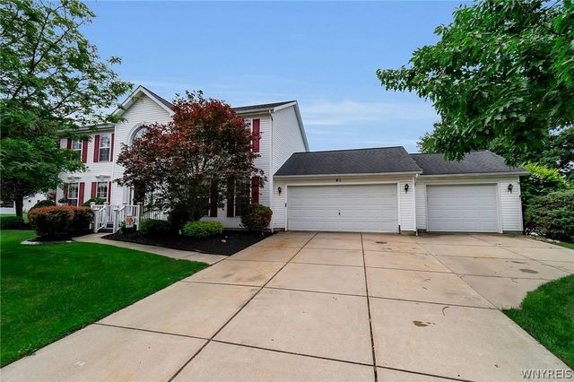 41 Creekwood Drive, Lancaster, NY 14086
